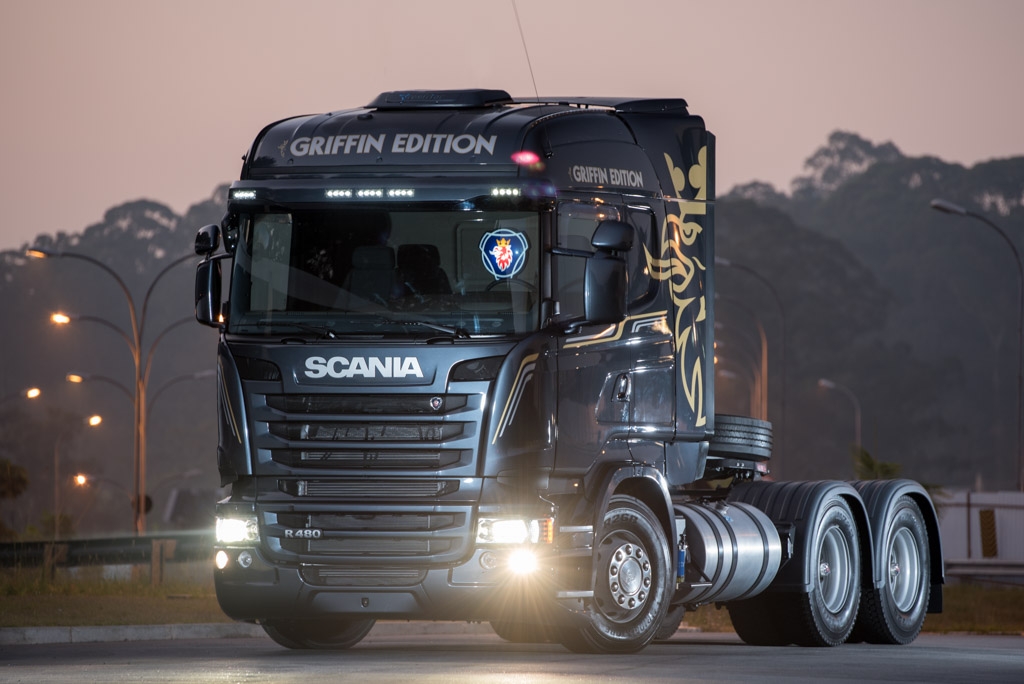 Scania lança série limitada de caminhões Griffin Edition