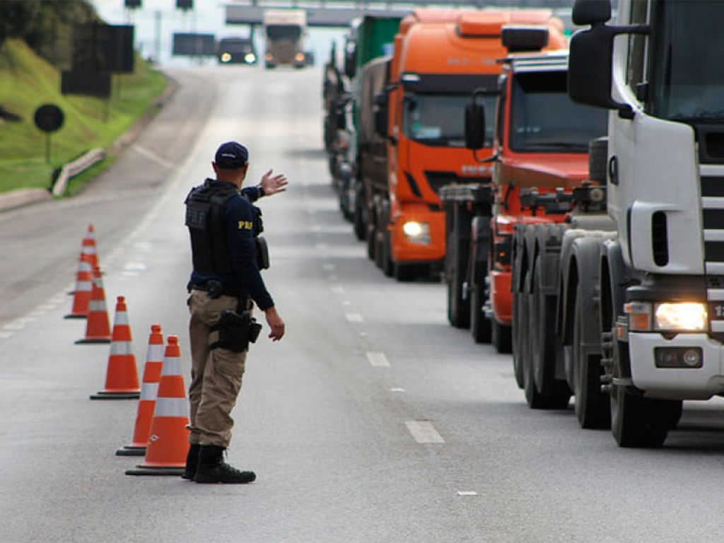 Identificação eletrônica de caminhões dará informações precisas sobre transporte de cargas no Brasil.