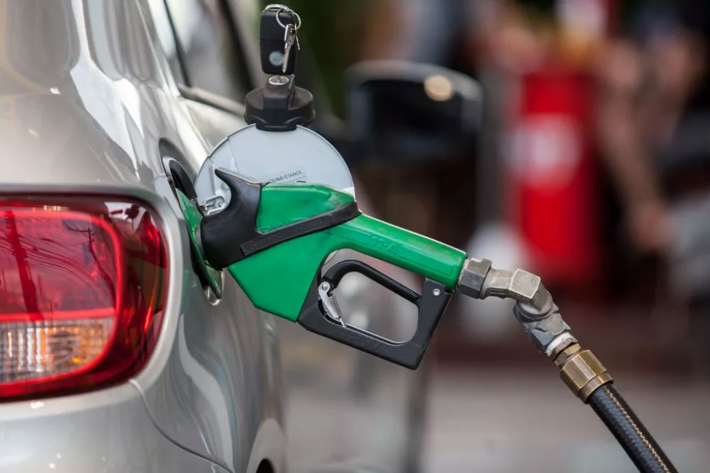 Preço médio do diesel e da gasolina sobe nas bombas