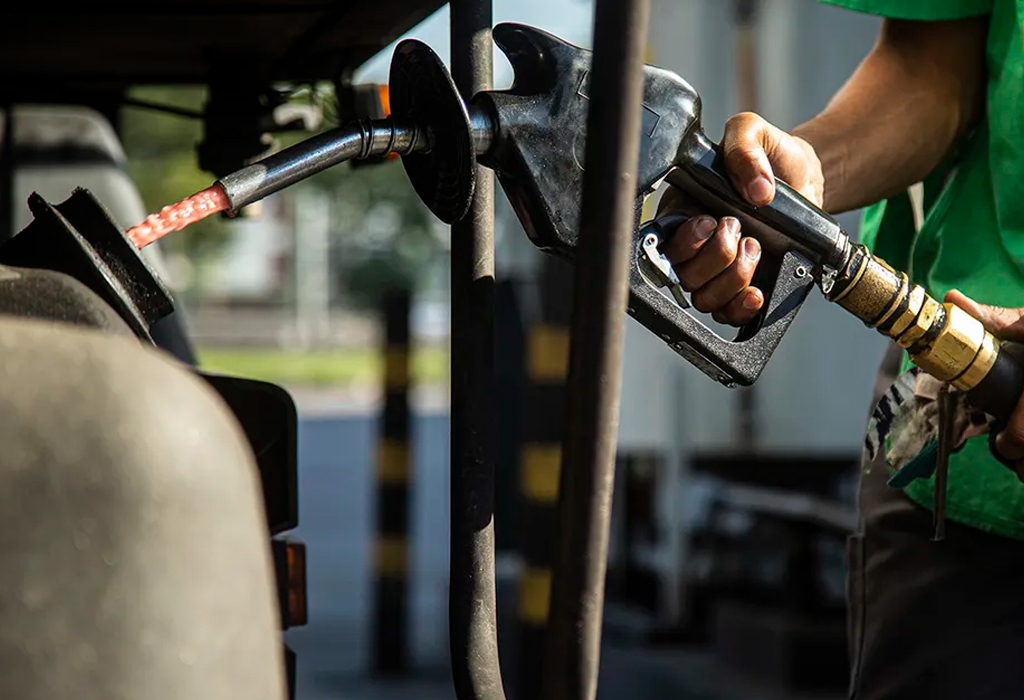 Como os motoristas de transporte de combustíveis lidam com a alta de preços nas bombas?